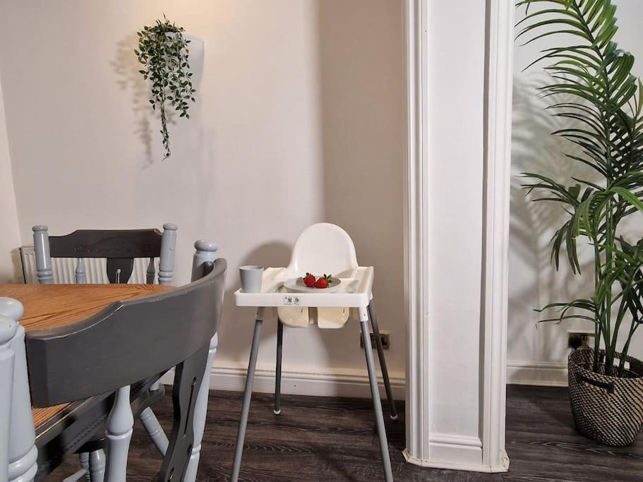 Spacious & Comfy Home- Very Close To Nec Birmingham ,Hs2 & Airport- Perfect For Contractors & Groups- Free Parking & Fast Wifi Marston Green Esterno foto