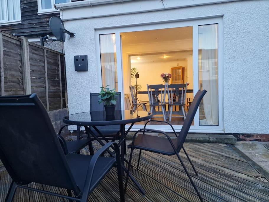 Spacious & Comfy Home- Very Close To Nec Birmingham ,Hs2 & Airport- Perfect For Contractors & Groups- Free Parking & Fast Wifi Marston Green Esterno foto