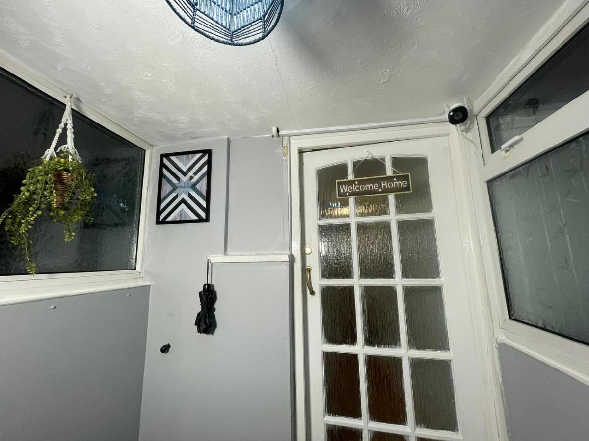 Spacious & Comfy Home- Very Close To Nec Birmingham ,Hs2 & Airport- Perfect For Contractors & Groups- Free Parking & Fast Wifi Marston Green Esterno foto