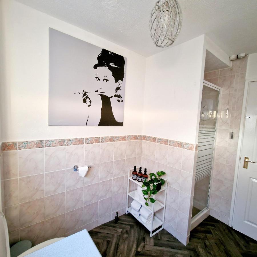 Spacious & Comfy Home- Very Close To Nec Birmingham ,Hs2 & Airport- Perfect For Contractors & Groups- Free Parking & Fast Wifi Marston Green Esterno foto