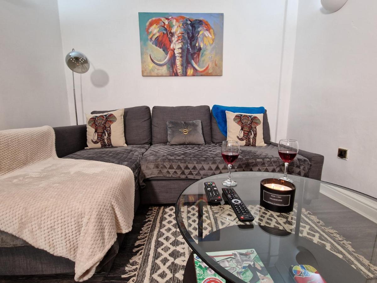 Spacious & Comfy Home- Very Close To Nec Birmingham ,Hs2 & Airport- Perfect For Contractors & Groups- Free Parking & Fast Wifi Marston Green Esterno foto