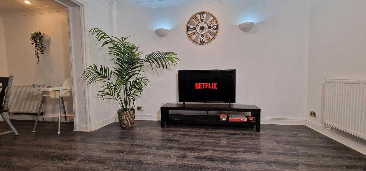 Spacious & Comfy Home- Very Close To Nec Birmingham ,Hs2 & Airport- Perfect For Contractors & Groups- Free Parking & Fast Wifi Marston Green Esterno foto